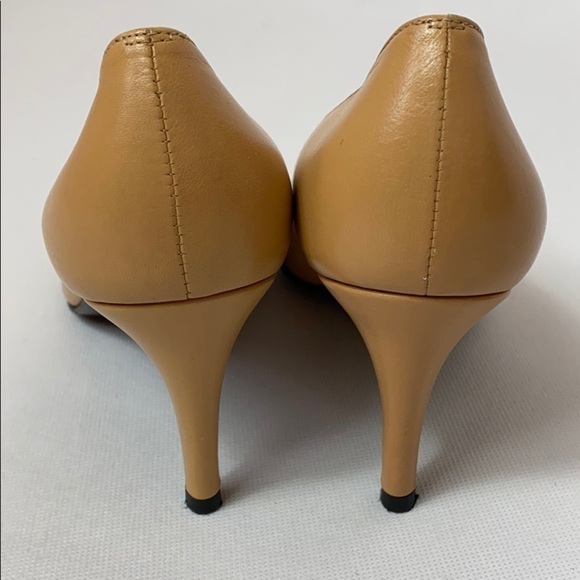 Stuart Weitzman tan leather pointy toe heels - Picture 4 of 8